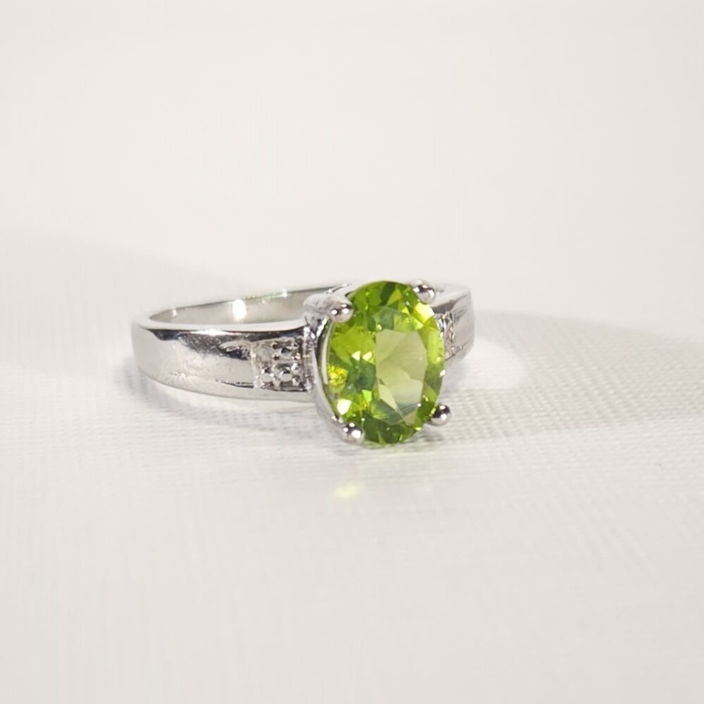 Peridot 1.8 Carats Ring Size 7-1/4 - image 4